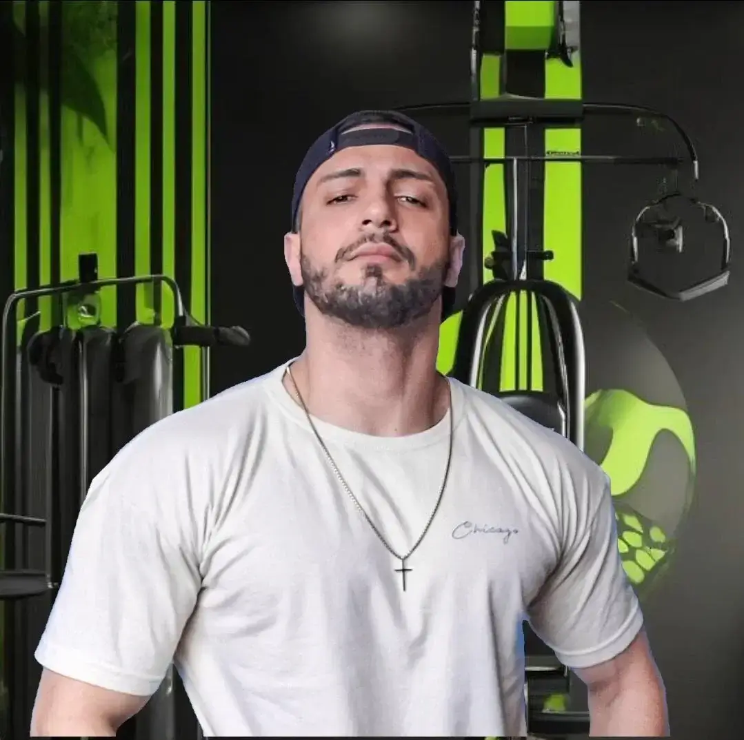 Renan Elias em uma competição de fisiculturismo, demonstrando disciplina e esforço